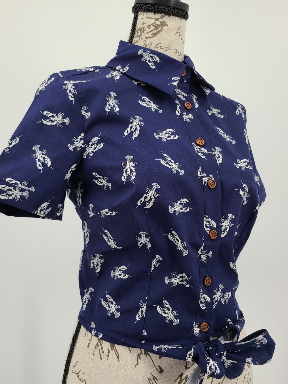 Collectif Blue Cropped Tie Front Blouse With White Lobster Print Size XS